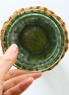 FRANCE - GRAND POT SEVENTIES EN VERRE ENTOURÉ D'OSIER TRESSÉ
