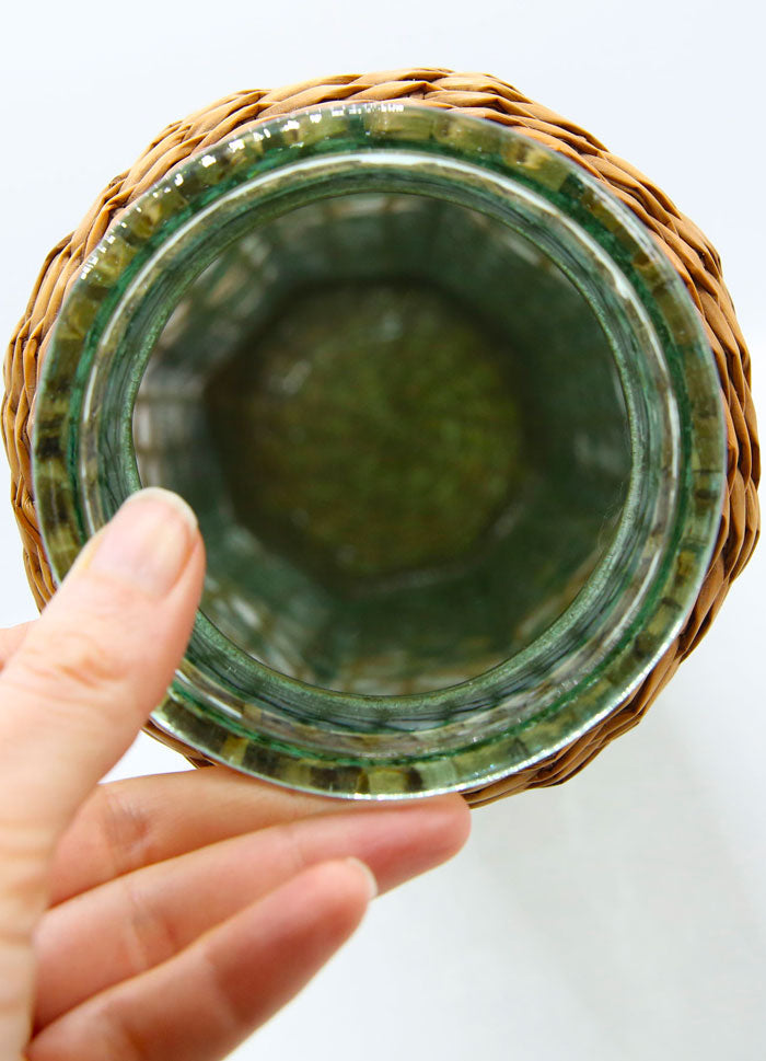 FRANCE - GRAND POT SEVENTIES EN VERRE ENTOURÉ D'OSIER TRESSÉ