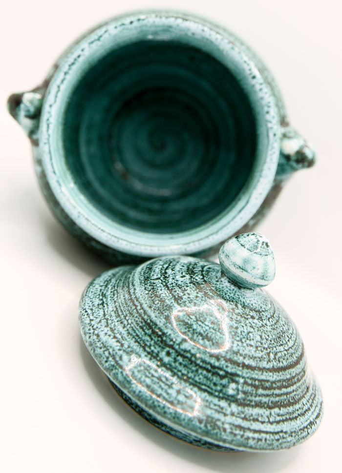 FRANCE - POT EN FAÏENCE VERT D'EAU D'UN ARTISAN POTIER DE CARNAC