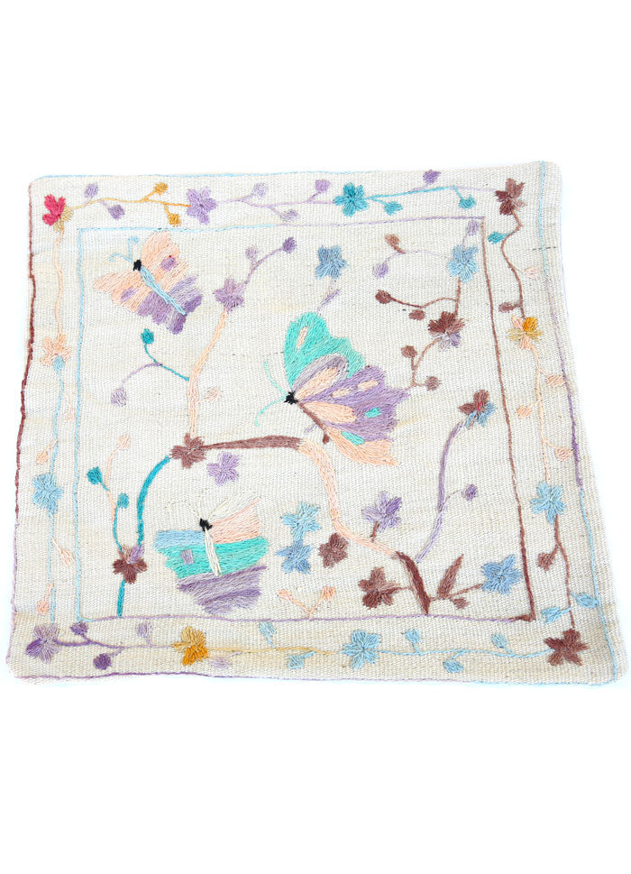 PAKISTAN - COUSSIN EN LAINE BRODÉ DE PAPILLONS ET FLORAISONS PASTEL