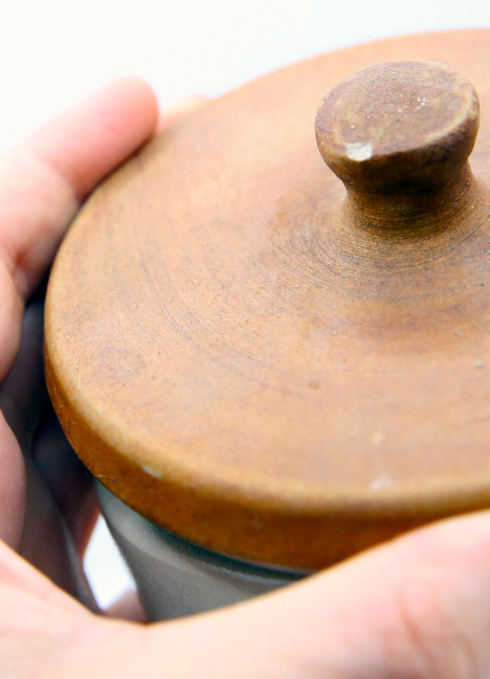 FRANCE - POT À LA TACHE NOIRE DE LA COLOMBE (PYRÉNÉES ATLANTIQUES)