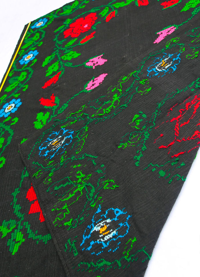 ROUMANIE - TAPIS TRADITIONNEL ANCIEN ET SES FLEURS BOHÈMES