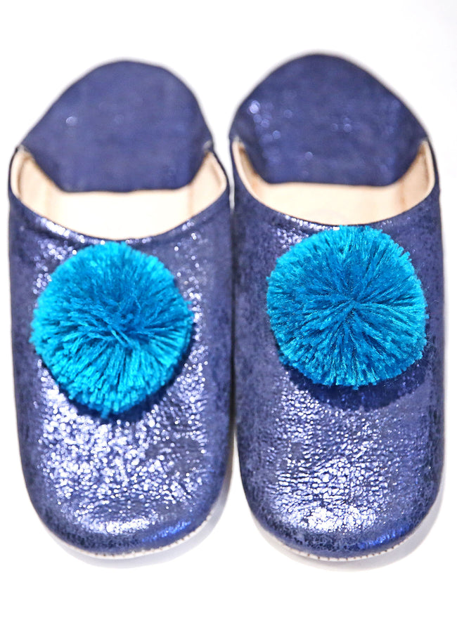 MAROC - BABOUCHES EN CUIR BLEU POMPONS TURQUOISE (en 37 et 38)