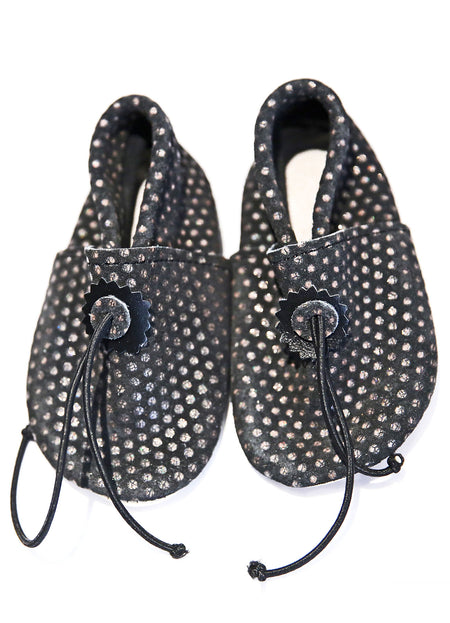 MAROC - CHAUSSONS BÉBÉ & JUNIOR EN CUIR NOIR À POIS (15-18 mois)