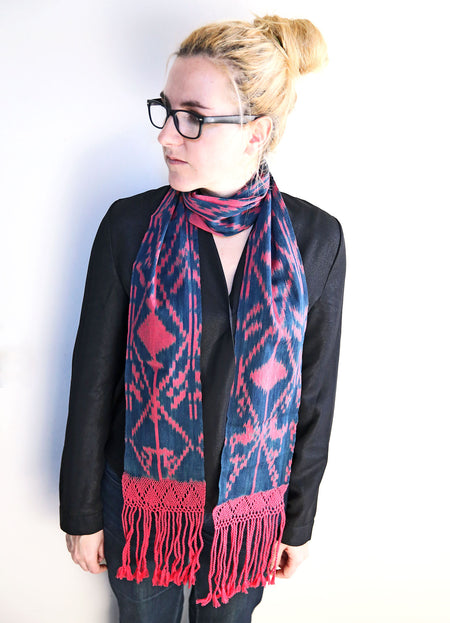 PEROU - ÉTOLE EN IKAT BLEU INDIGO & ROUGE