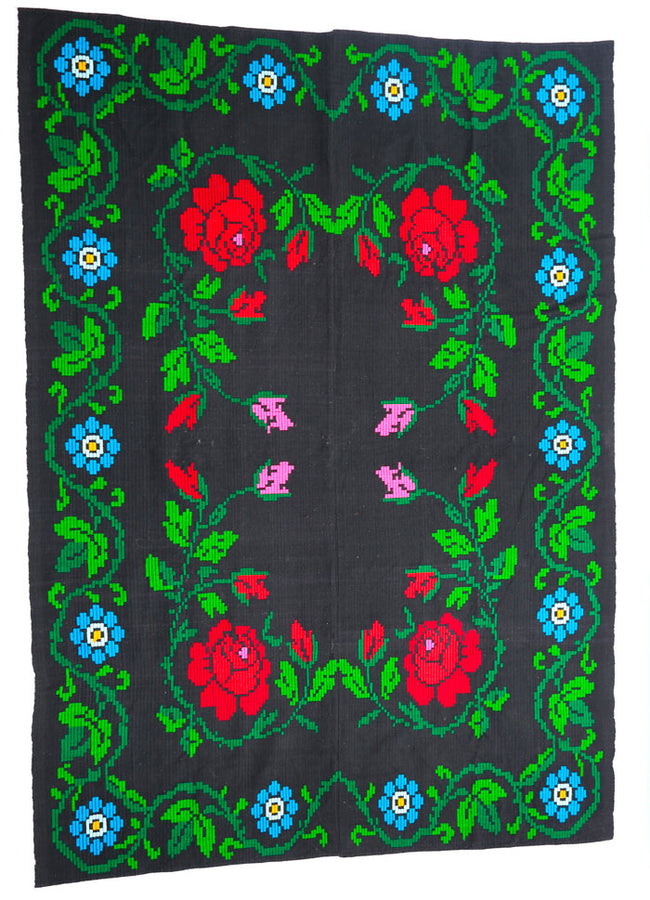 ROUMANIE - TAPIS TRADITIONNEL ANCIEN ET SES FLEURS BOHÈMES